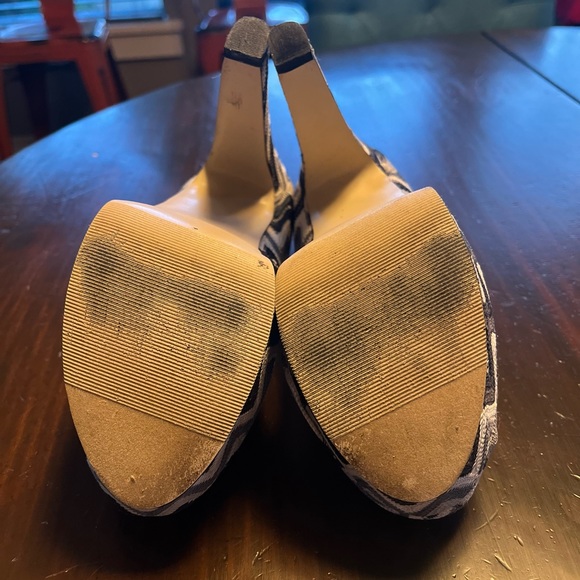 Size 8 pumps, Madden Girl, cover photo is the best photo to show actual colors - Picture 3 of 6